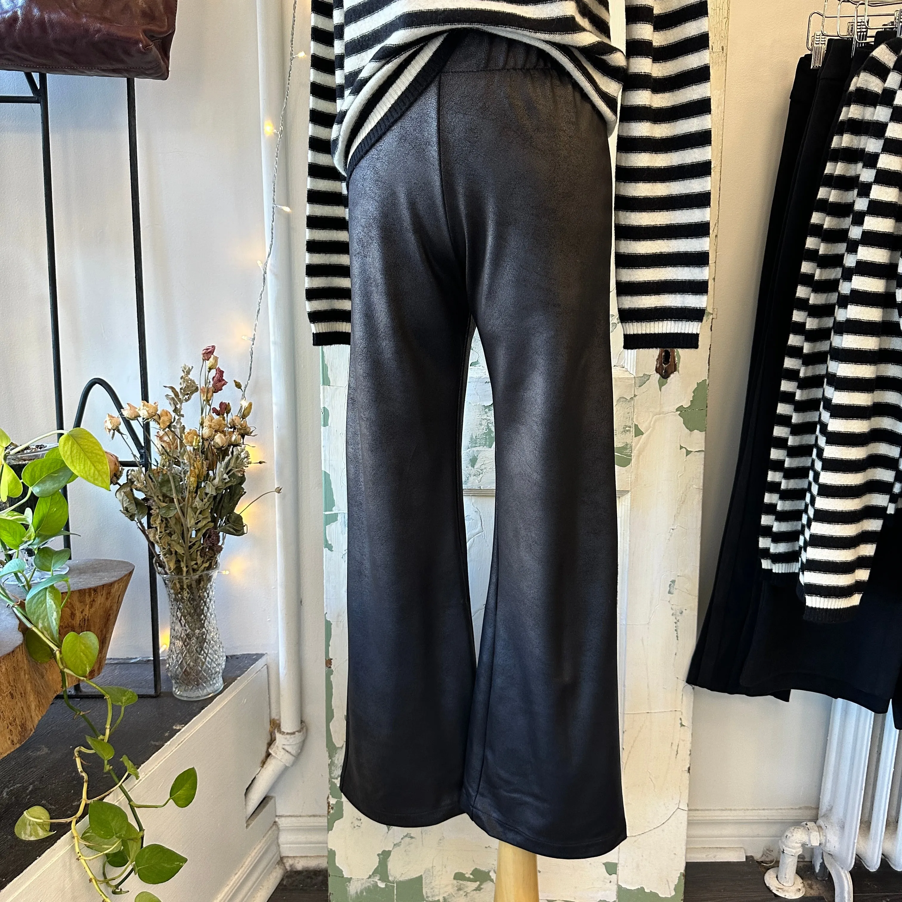 Allison Wonderland // Shanna Pants Black Faux Leather