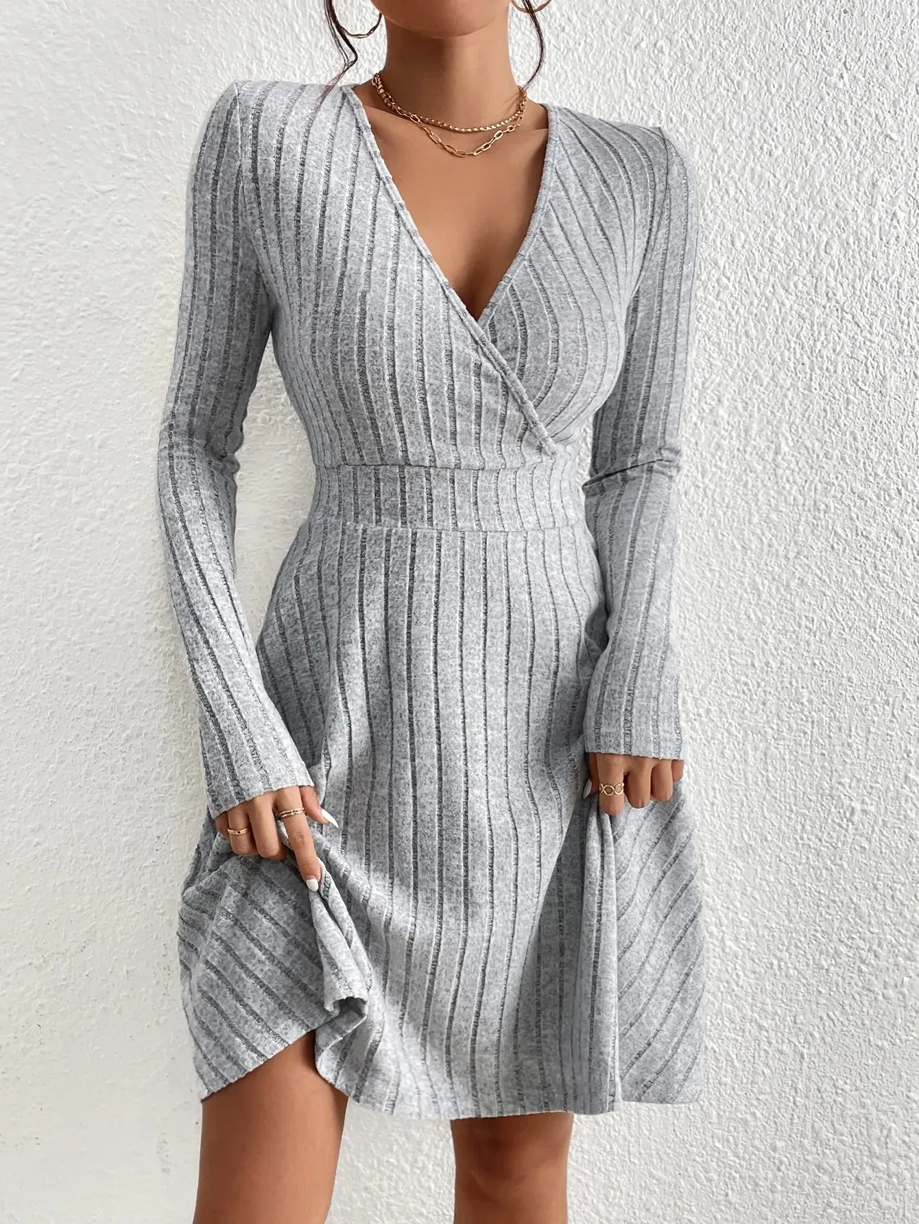 New for autumn/Winter 2024 Women Knit Slim Sexy Bodycon Dress V-Neck Long Sleeve Dress Solid Casual Midi Sweater Dress